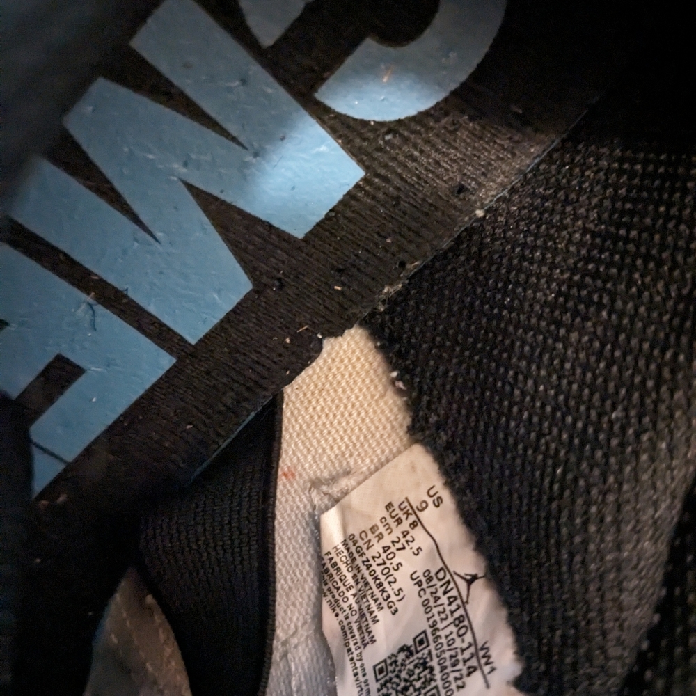 Clean Barely Worn Jordans - image 4